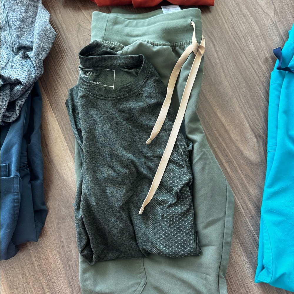 Figs under scrub and pants set!